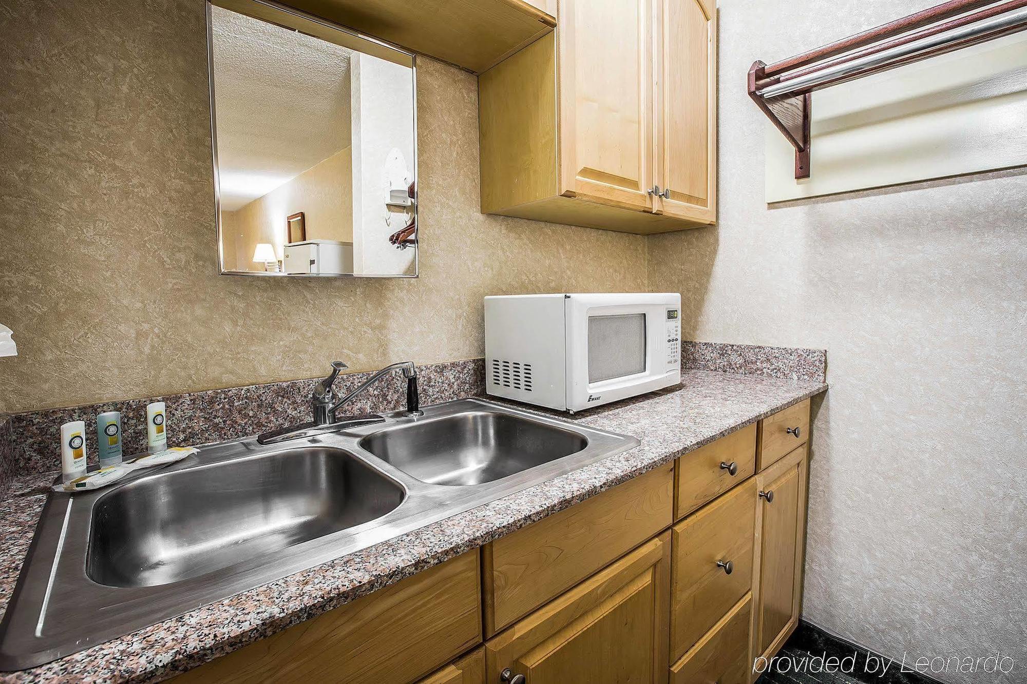 Greenville Inn & Suites Buitenkant foto